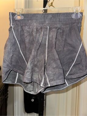 Lululemon tracker shorts size 6 4 inch grey with white trim
